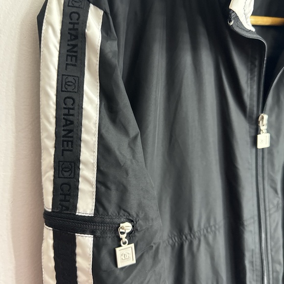 Vintage Chanel Black and White Jacket - Picture 5 of 8